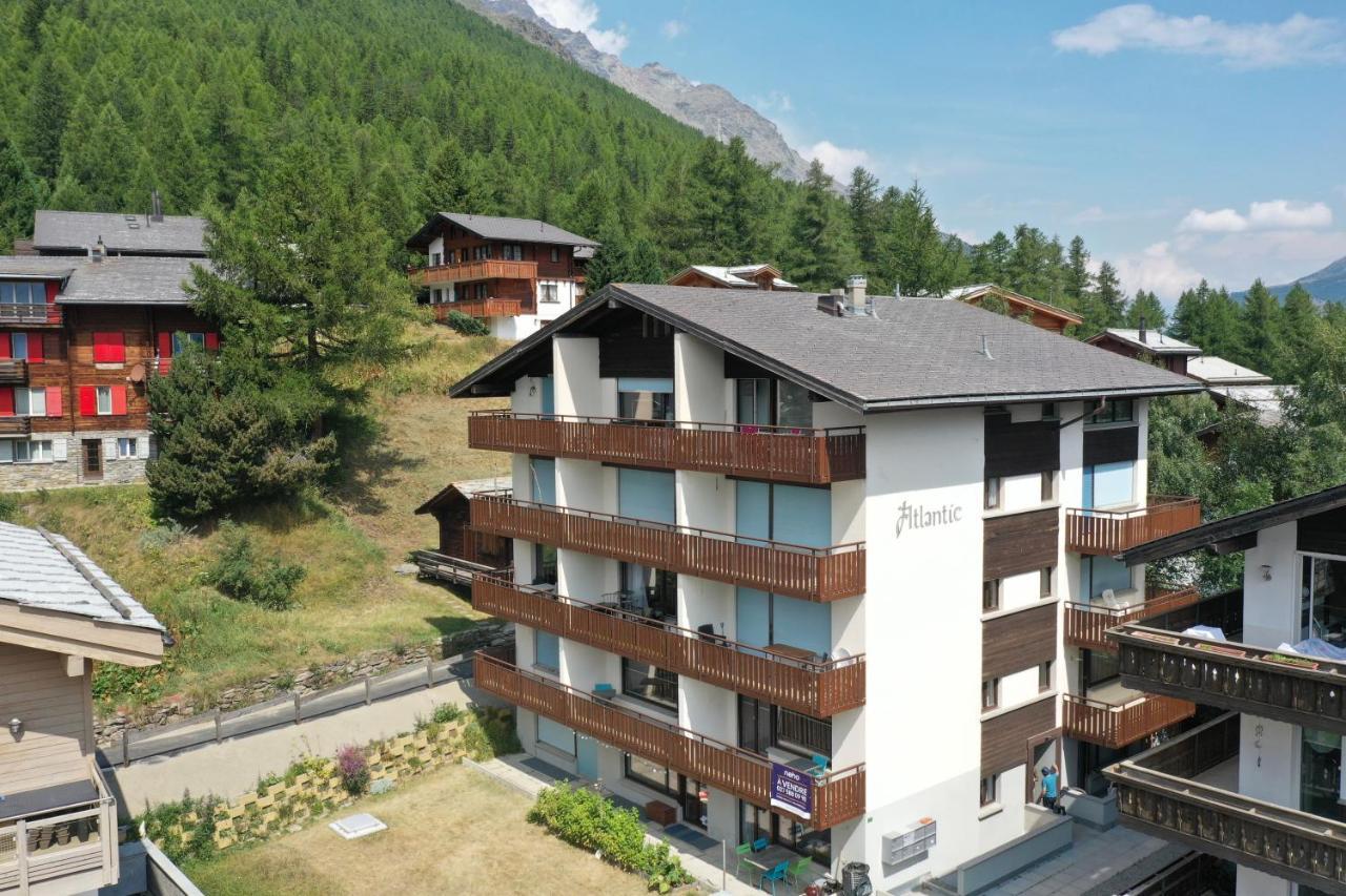 Kuscheliges Nest Fuer Zwei: Guenstiges Studio In Den Schweizer Alpen Saas-Fee Luaran gambar
